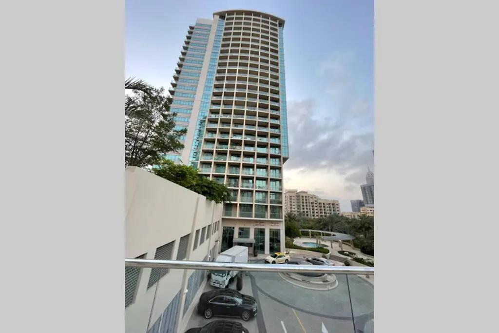Cozy 2 Bedroom Apt Golf Tower Greens, Stunning Golf Views Dubai Apartment