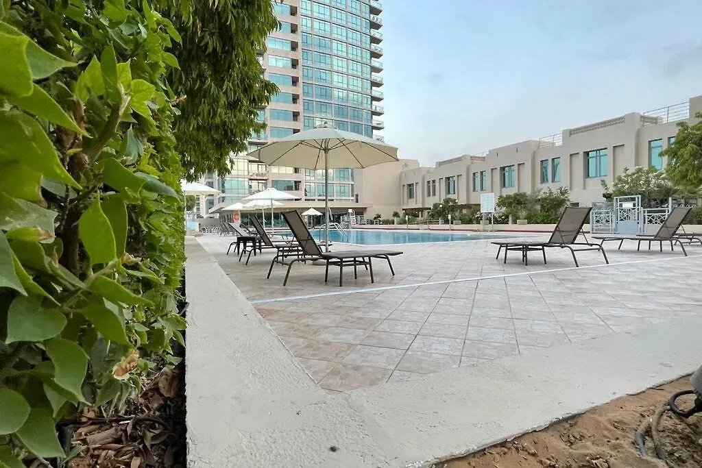 Apartment Cozy 2 Bedroom Apt Golf Tower Greens, Stunning Golf Views Dubai